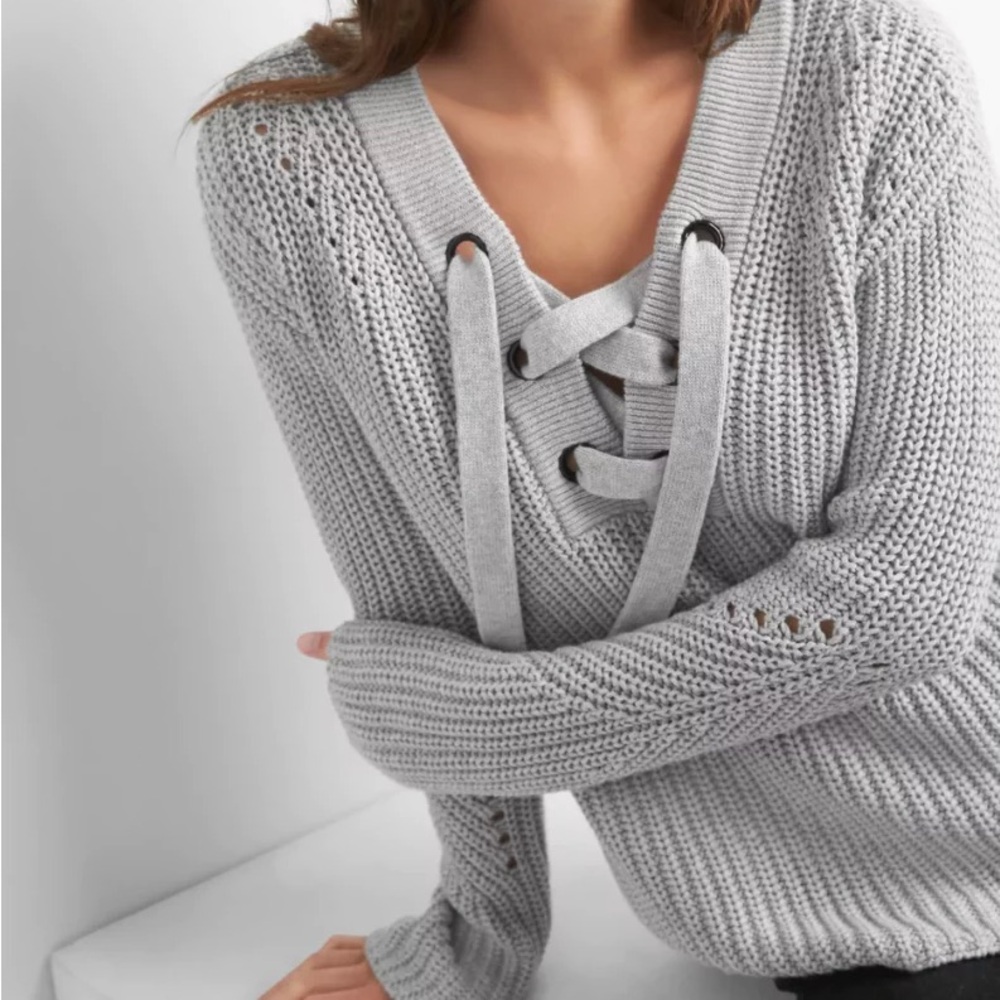 GAP Cozy Gray Tie Front Knit Sweater. Size medium